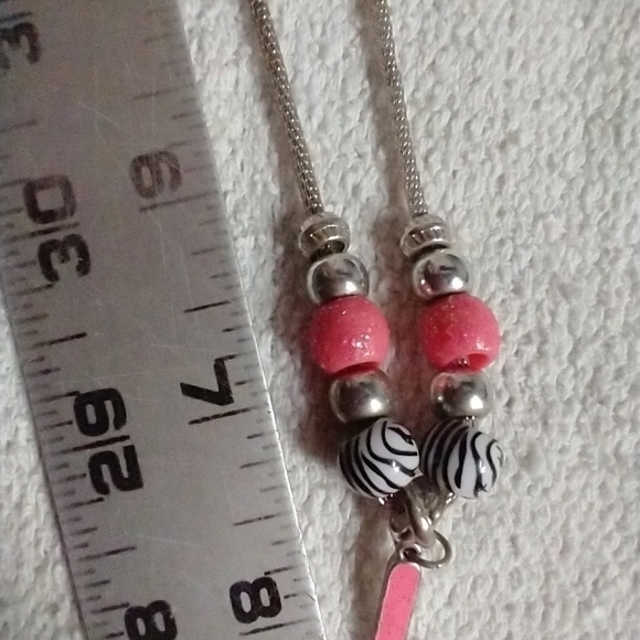 Pink beaded silvertone mesh chain initial L necklace - Picture 2 of 6